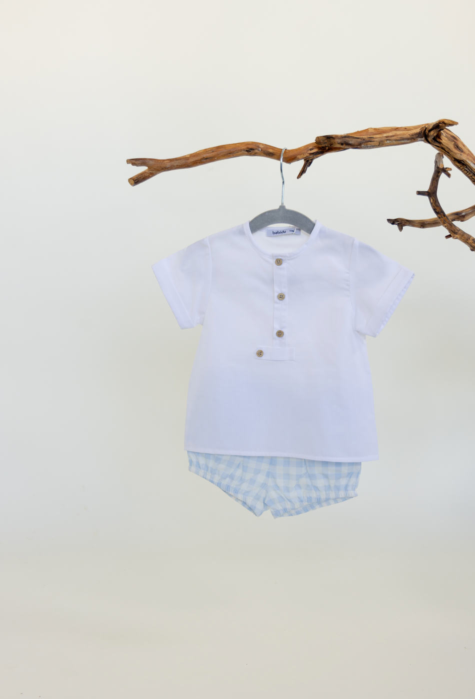 Short Cuadros con Camisa Lisa