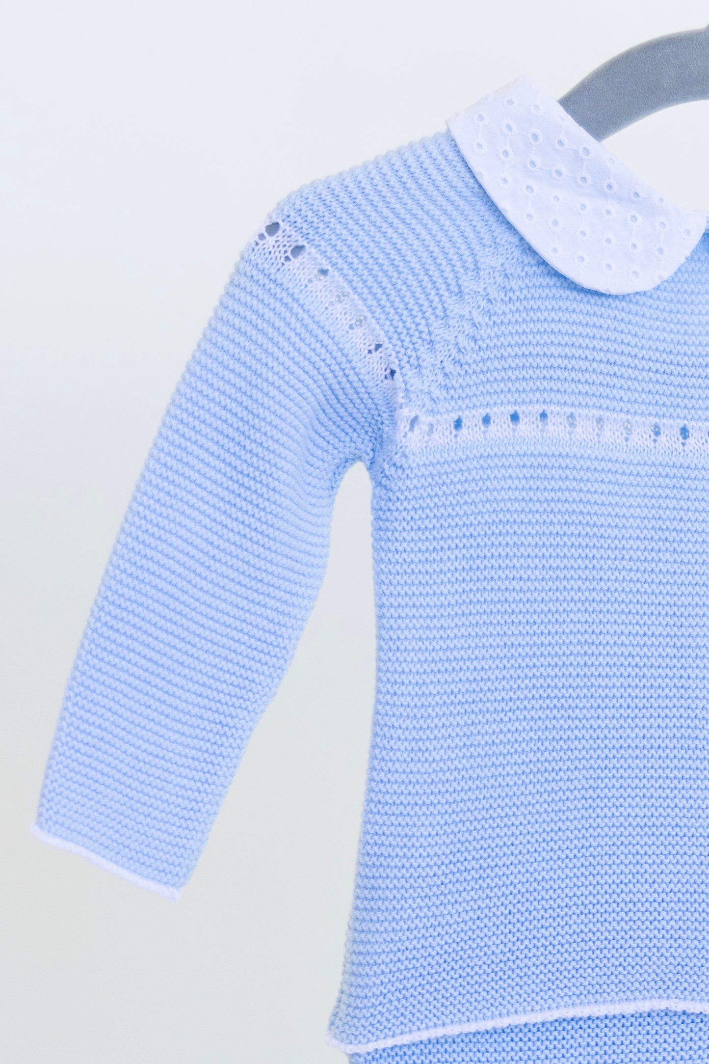 Conjunto Punto Cuello en Tela Perforado