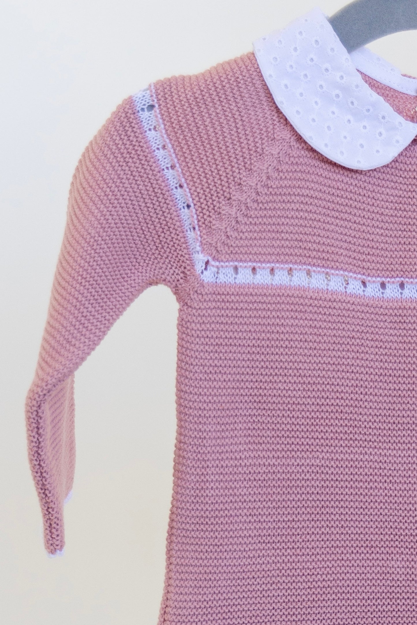Conjunto Punto Cuello en Tela Perforado