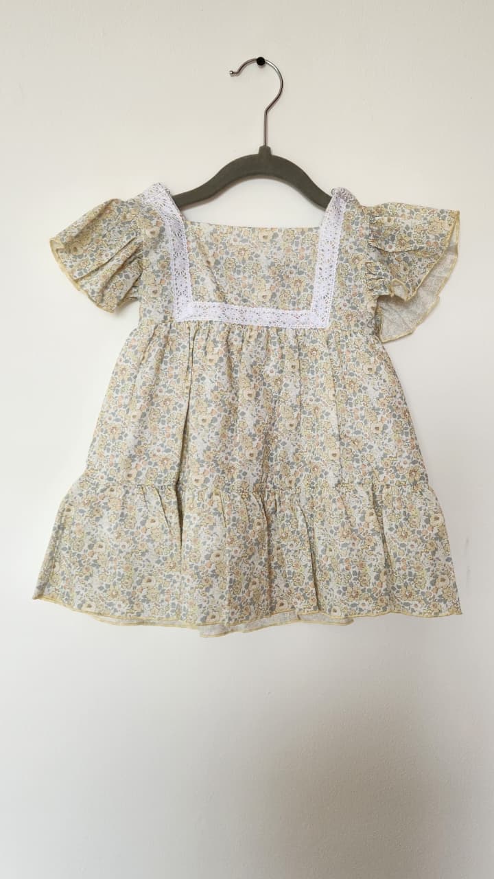 Vestido Flores Amarillas con Encaje