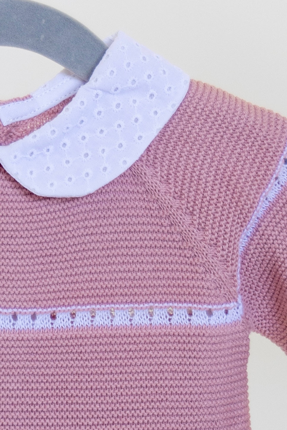 Conjunto Punto Cuello en Tela Perforado